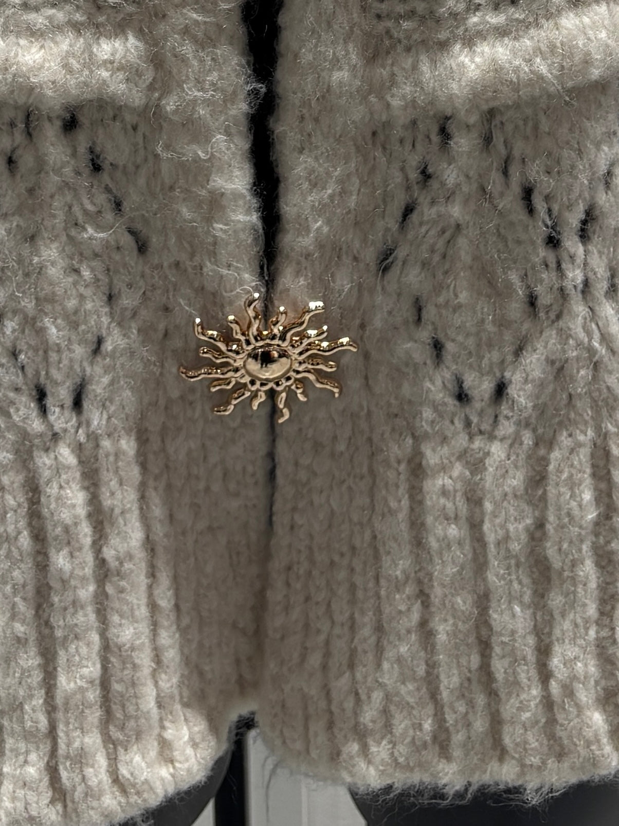 Sweater vest with metal buttons, sleeveless art.21611