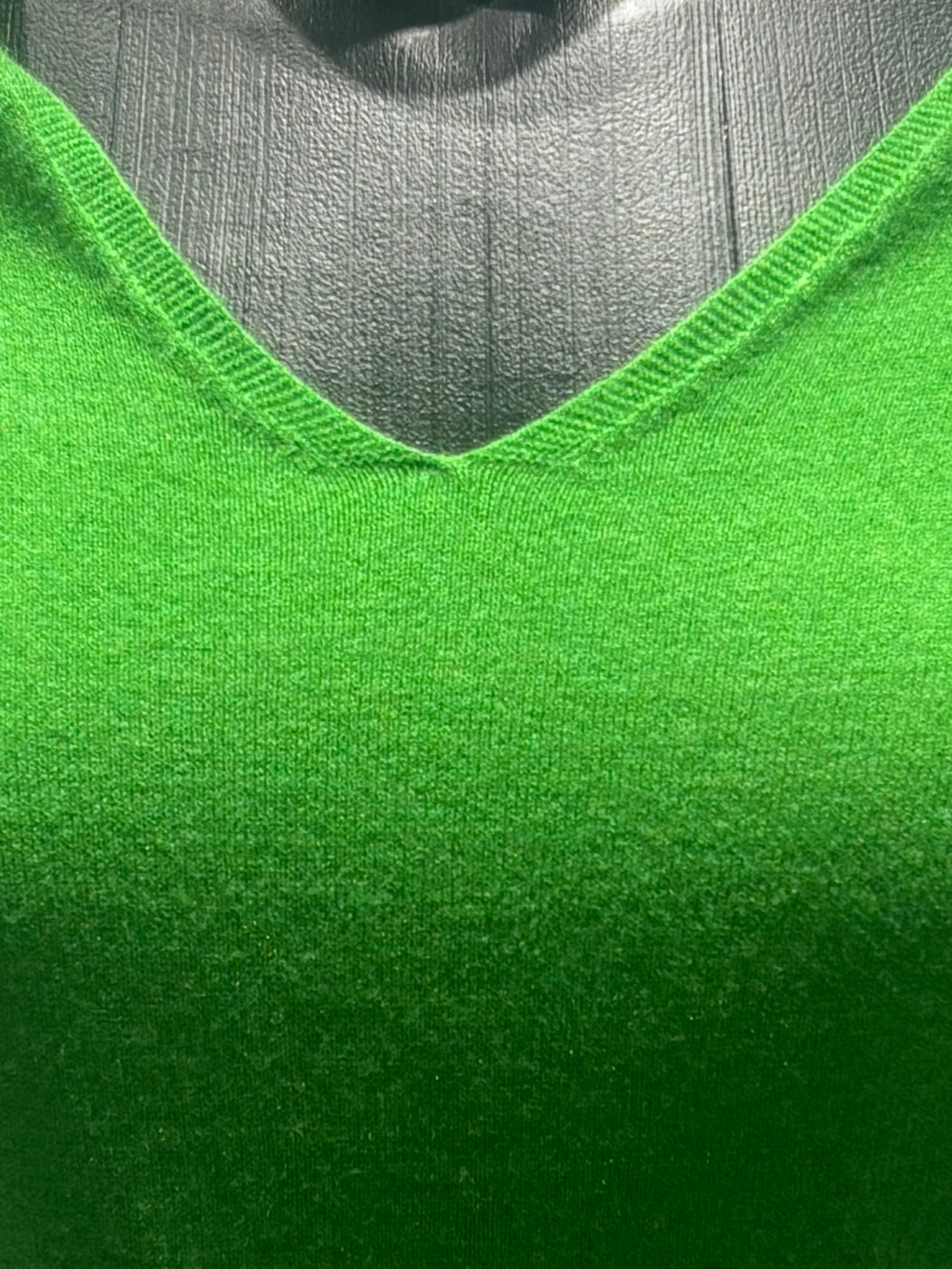 skin-friendly short V-neck sleeves sweater 8305