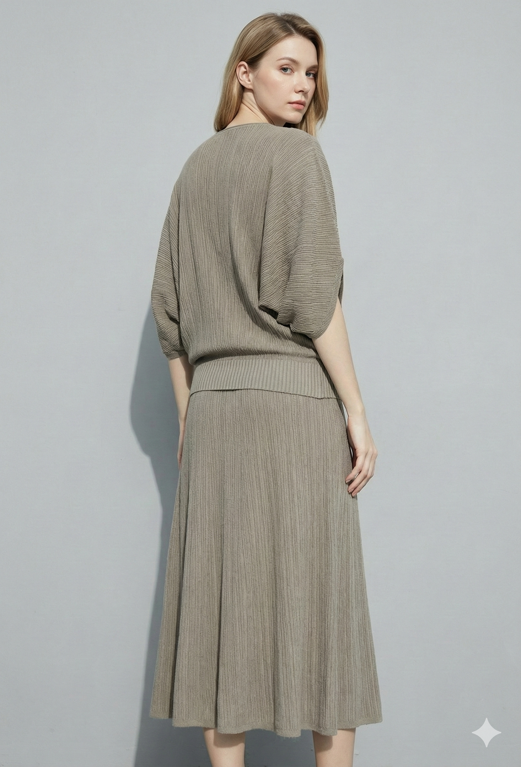 Short-sleeved, batwing sleeves, faux pockets, crew-neck, casual. art.8520