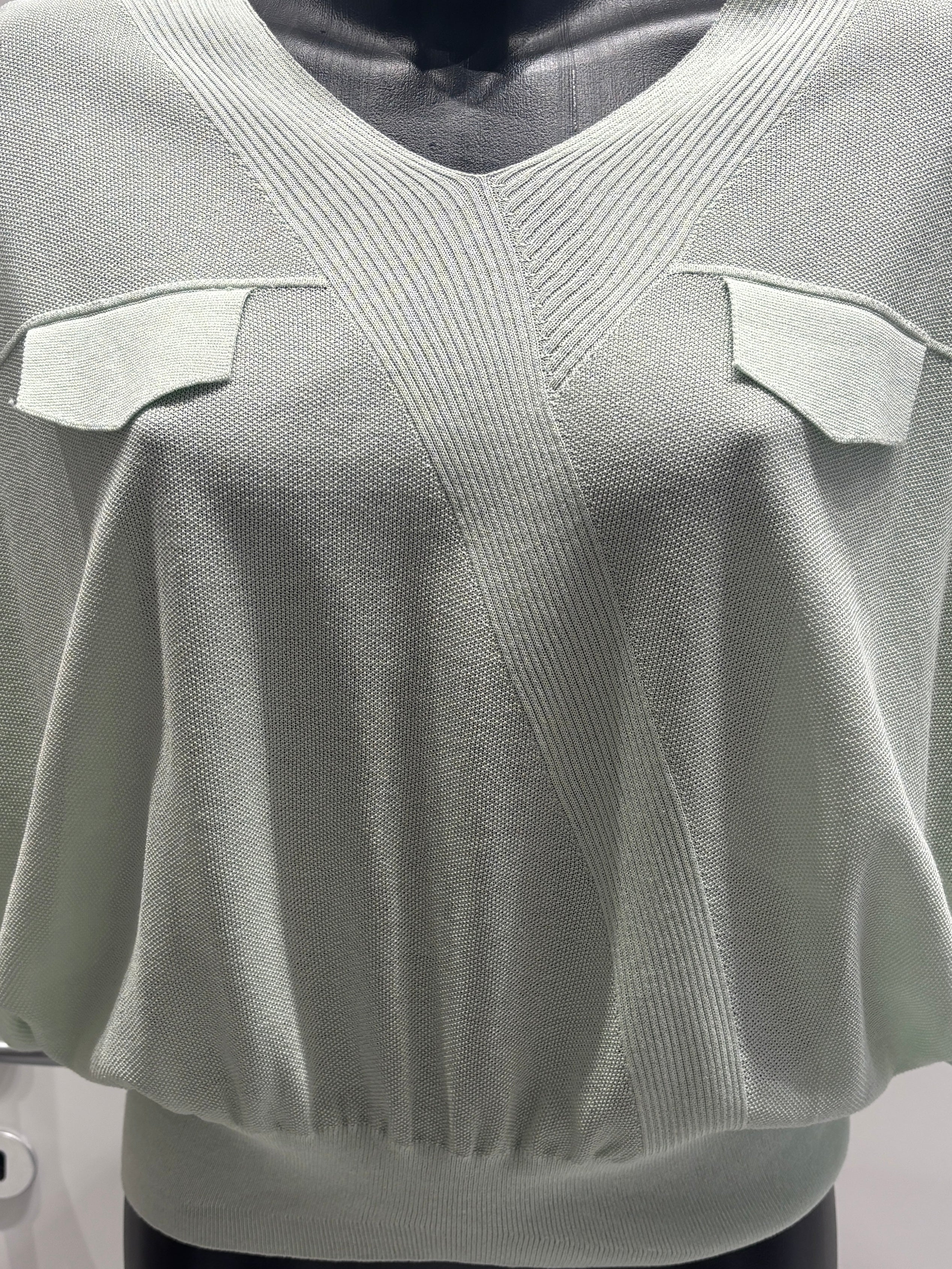 Short-sleeved, batwing sleeves, faux pockets, V-neck, casual. art.8501