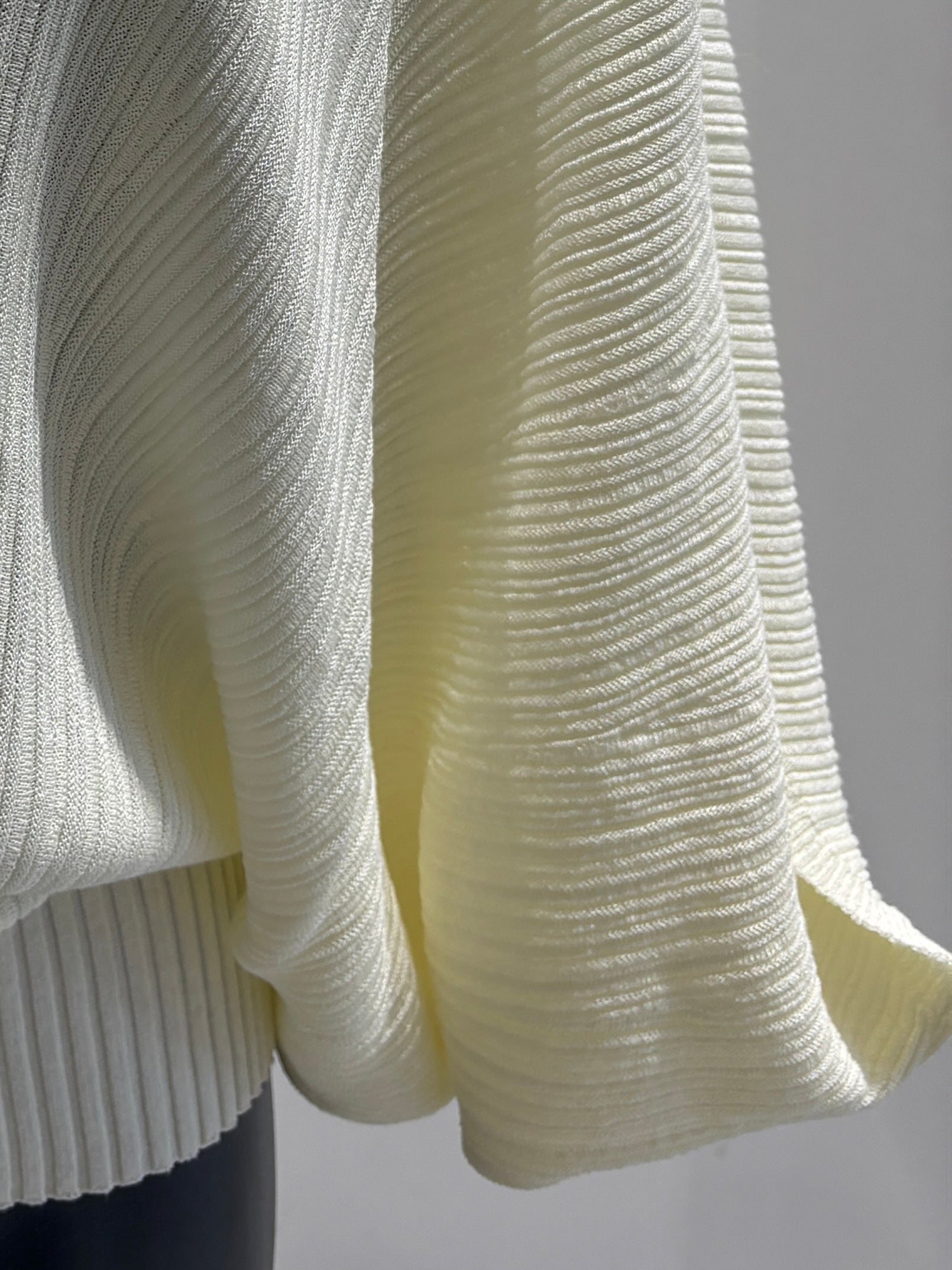 Short-sleeved, batwing sleeves, faux pockets, crew-neck, casual. art.8520