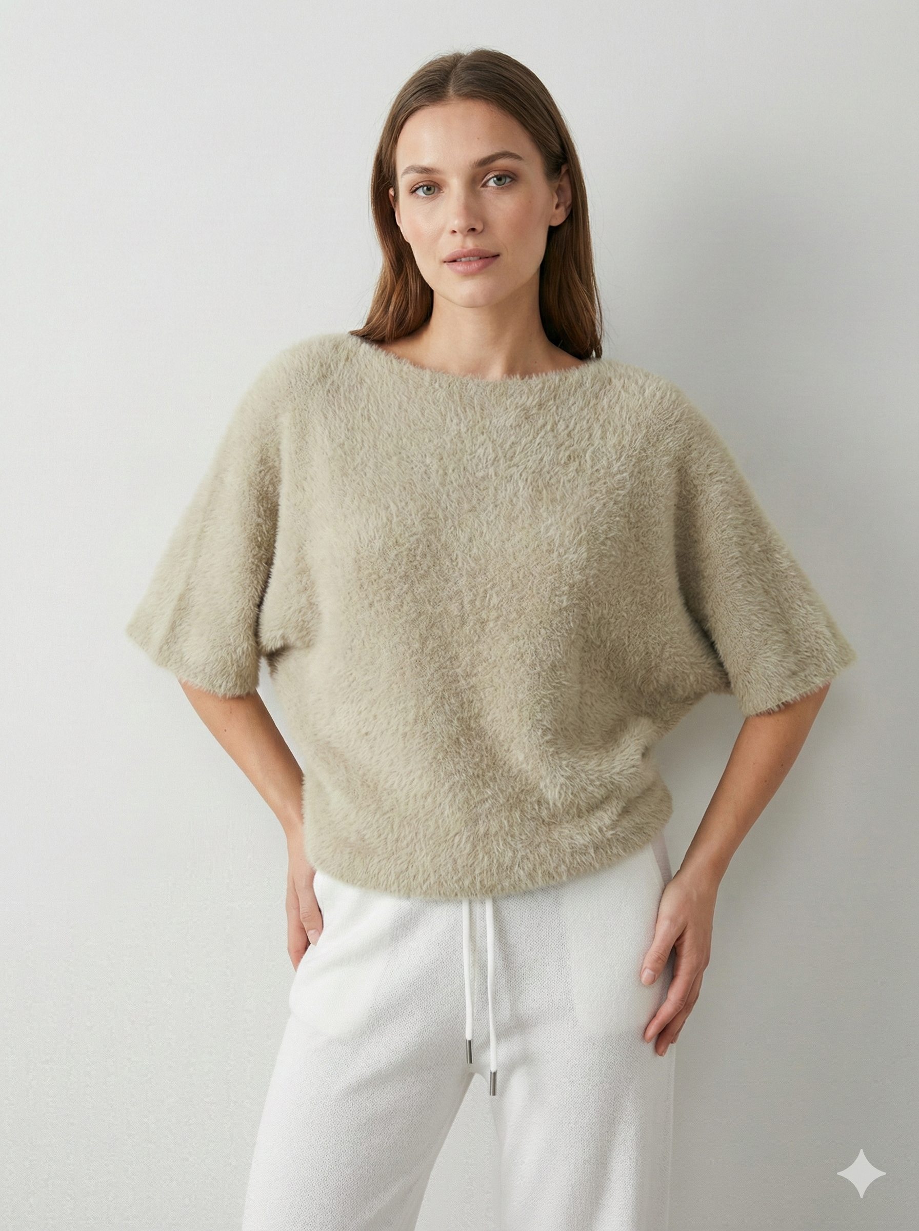 V-neck short-sleeved sweater with a comfortable, feather-like feel. art sy6020