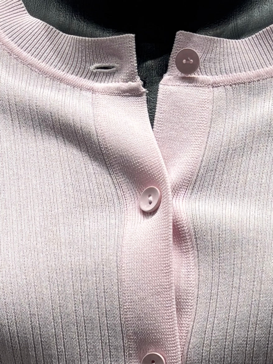 Viscose fiber knitted crewneck cardigan with high elasticity and stretch. 92092