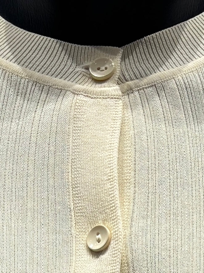 Viscose fiber knitted crewneck cardigan with high elasticity and stretch. 92092