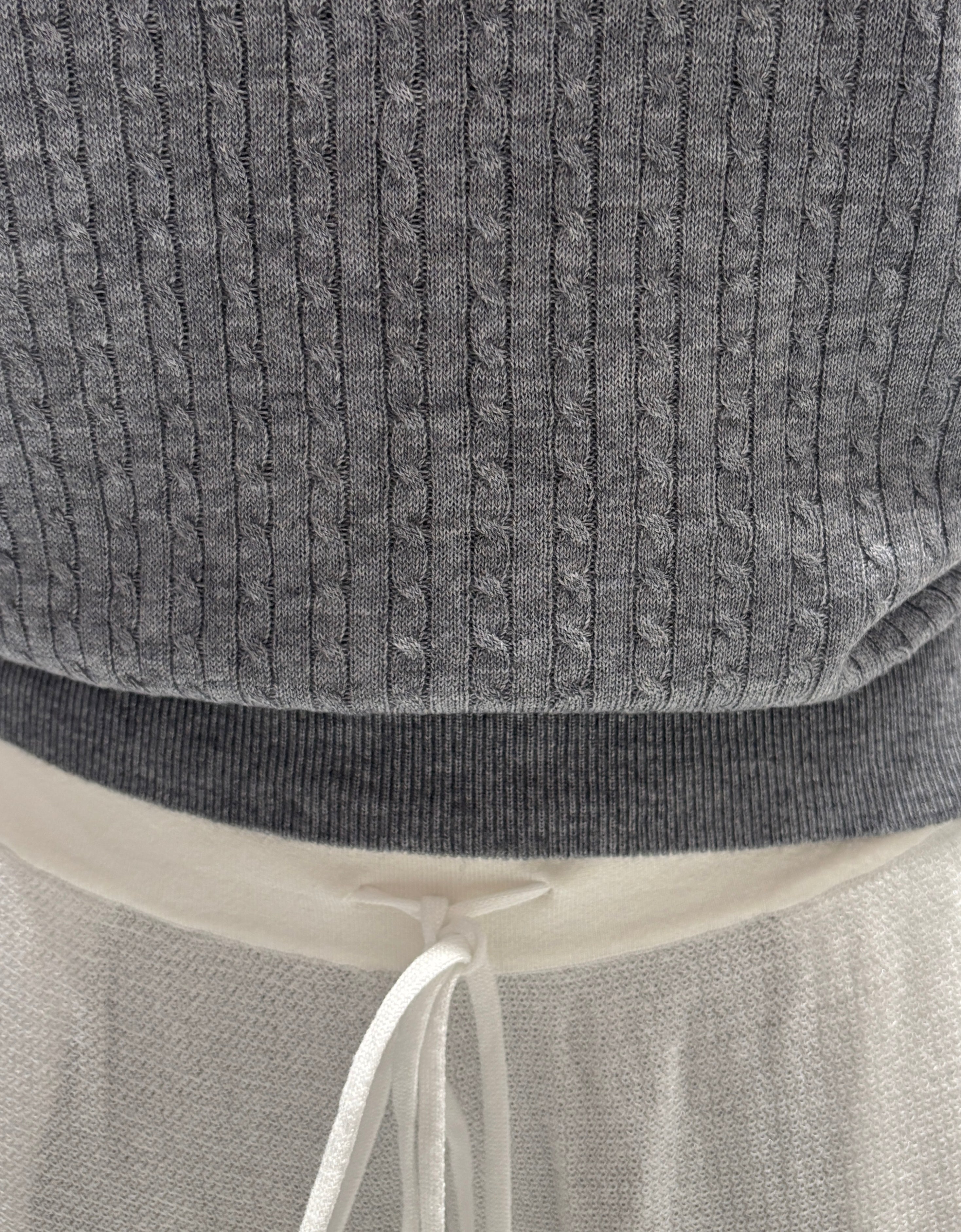 3D seamless short-sleeved crew neck sweater with twisted rope style, 33% wool.H8609