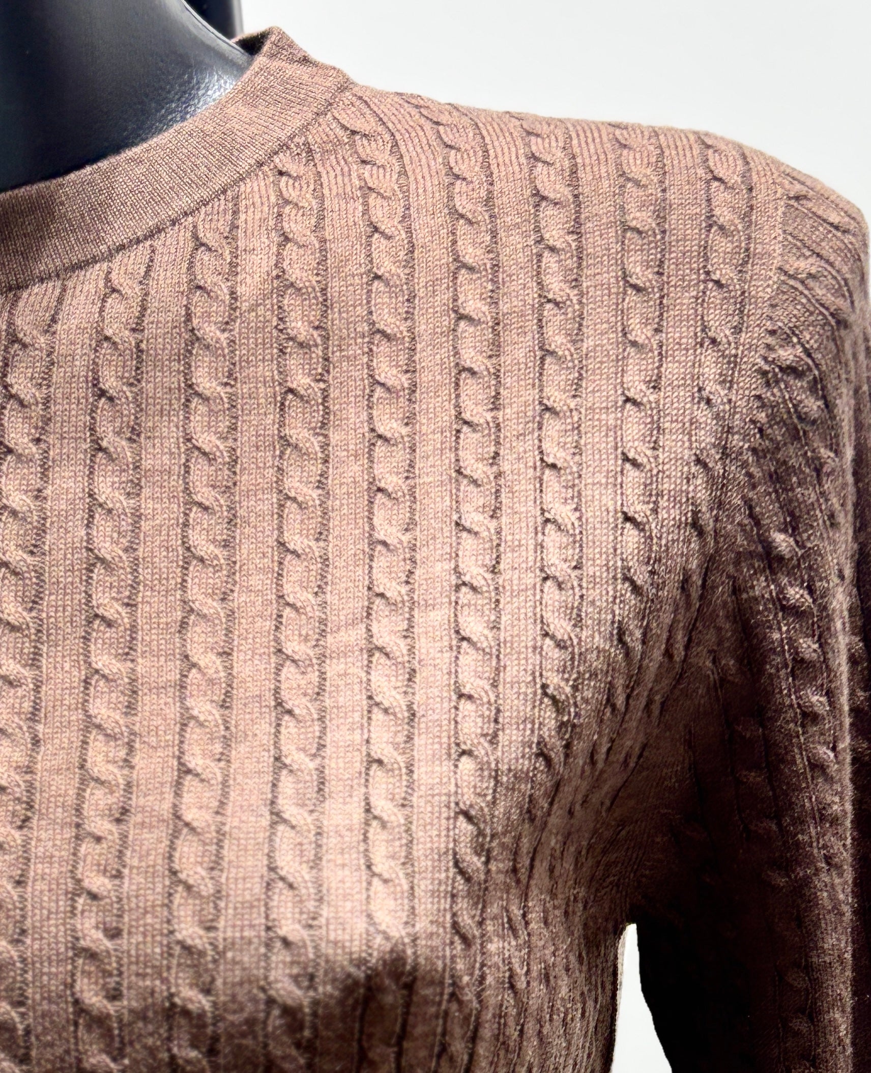 3D seamless short-sleeved crew neck sweater with twisted rope style, 33% wool.H8609