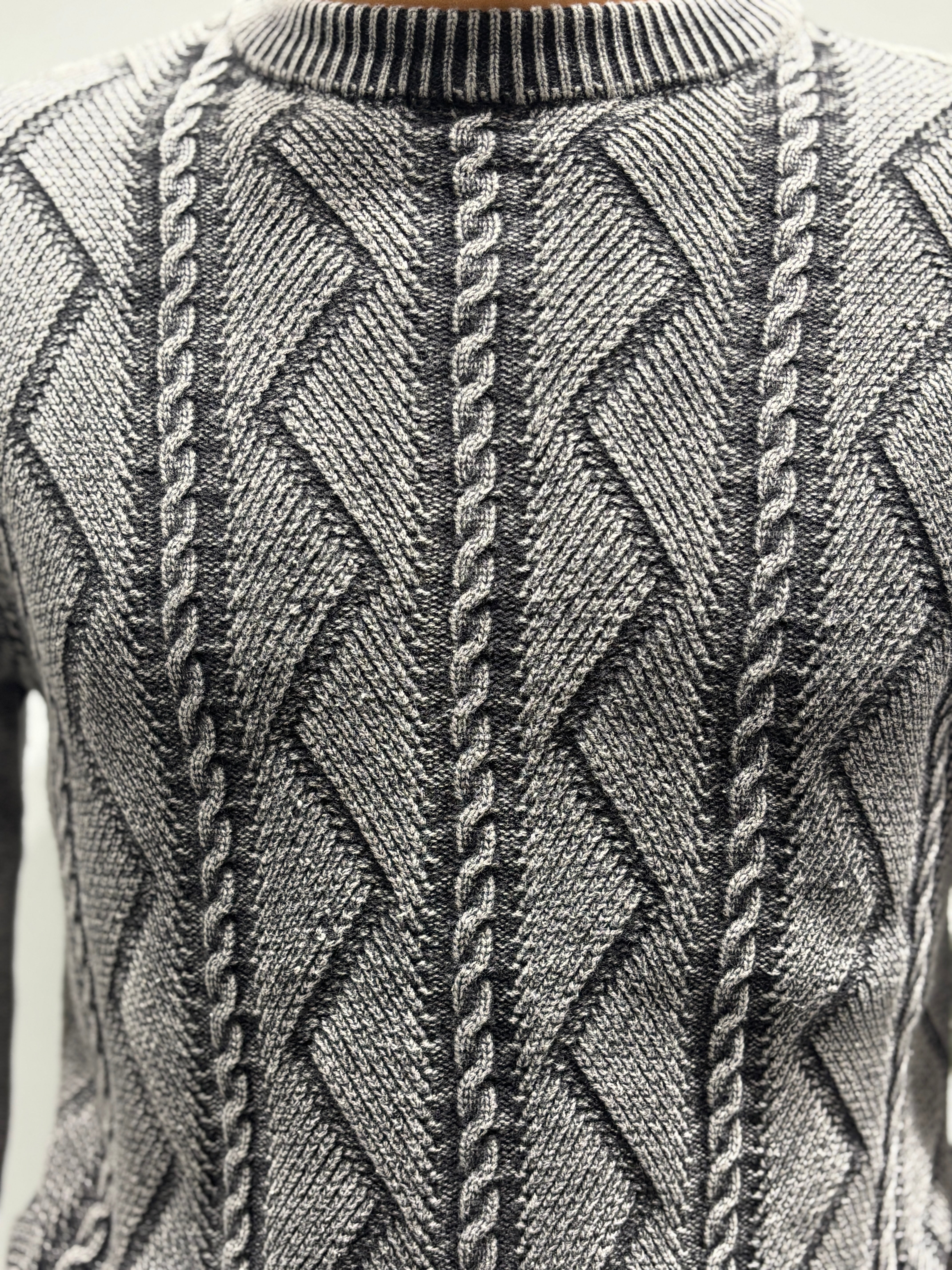 Stone wash jacquard crew-neck sweater H007