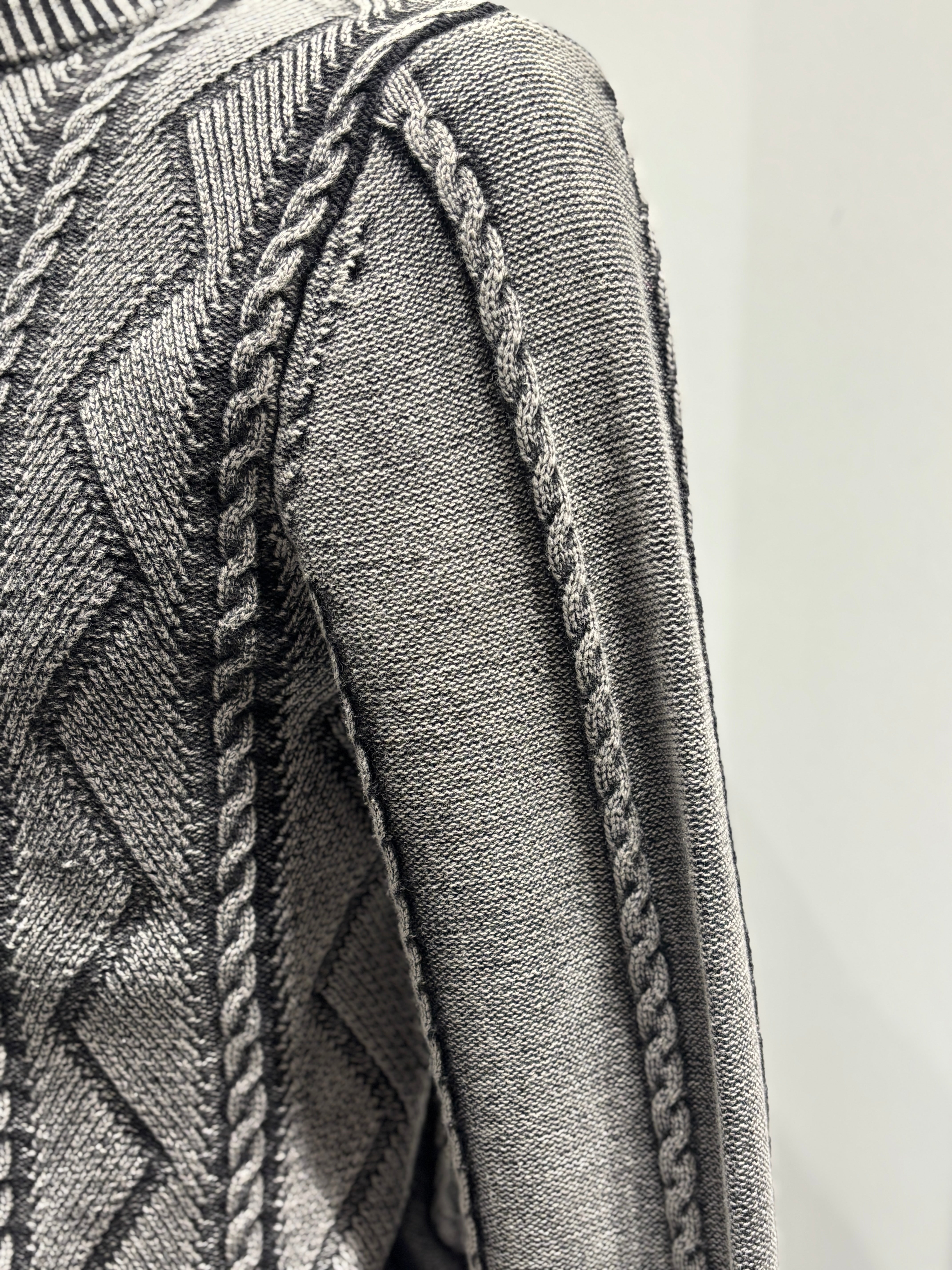 Stone wash jacquard crew-neck sweater H007