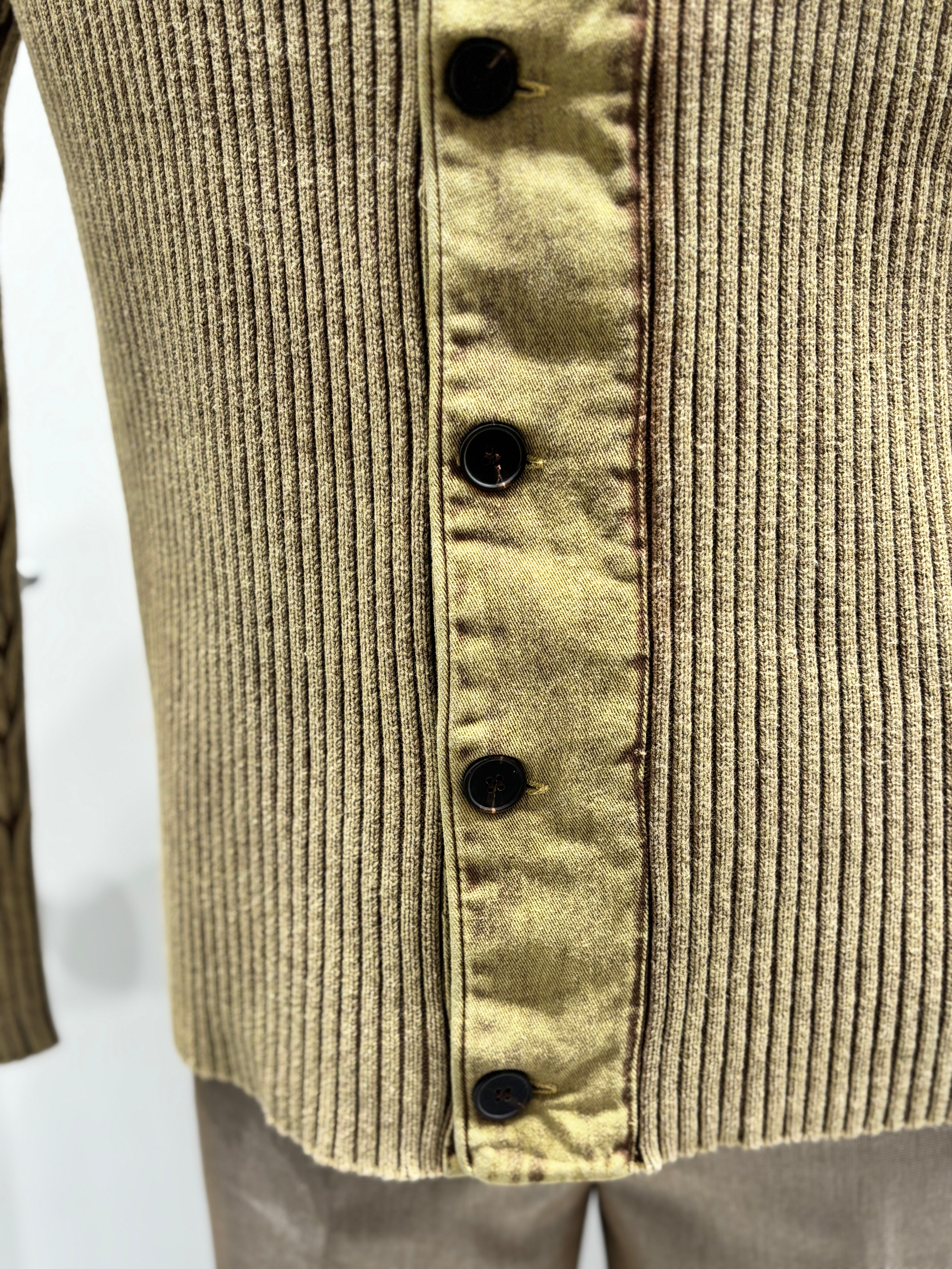 Stone wash Buttons and zippers sweater H002