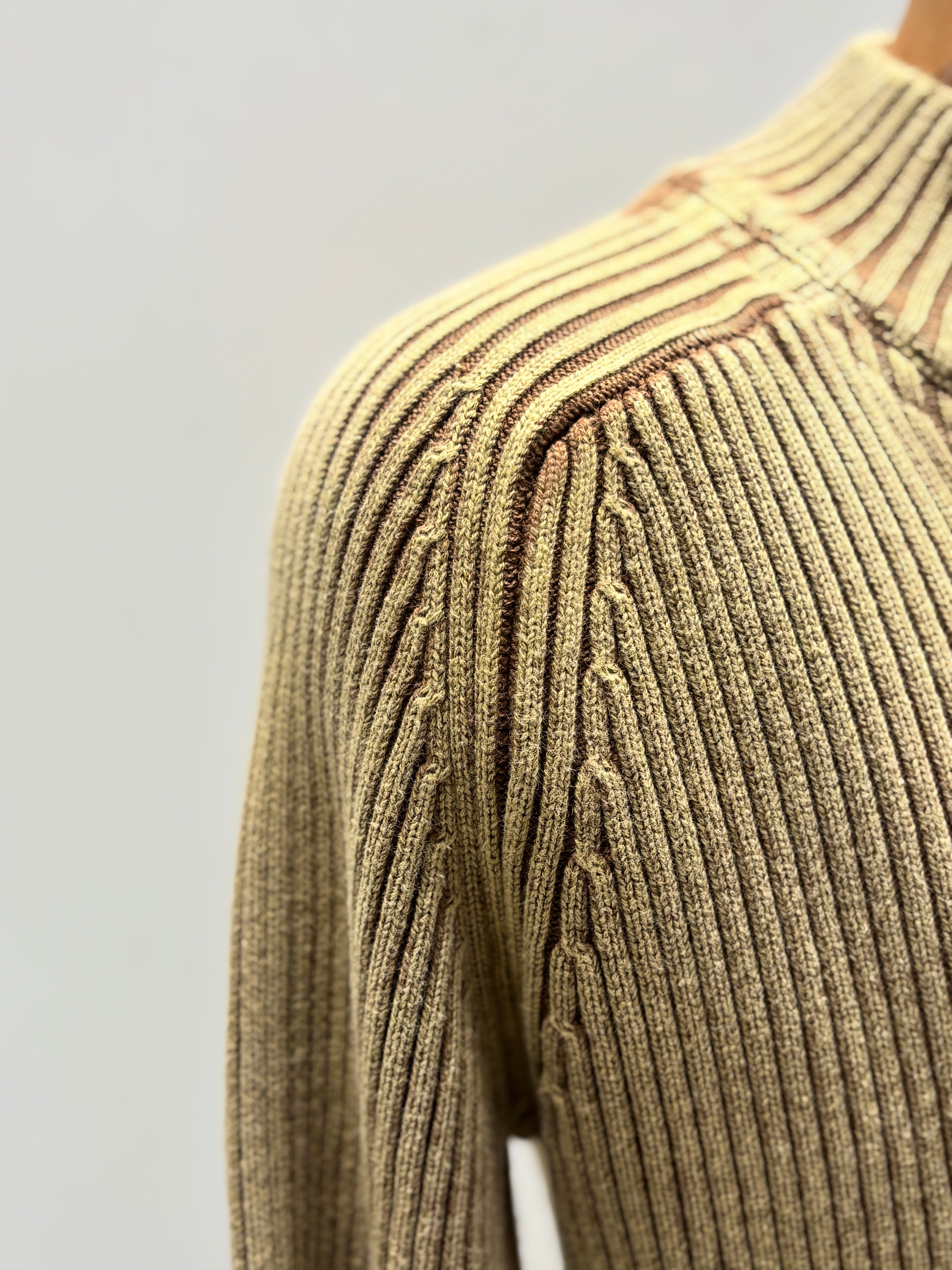 Stone wash Buttons and zippers sweater H002