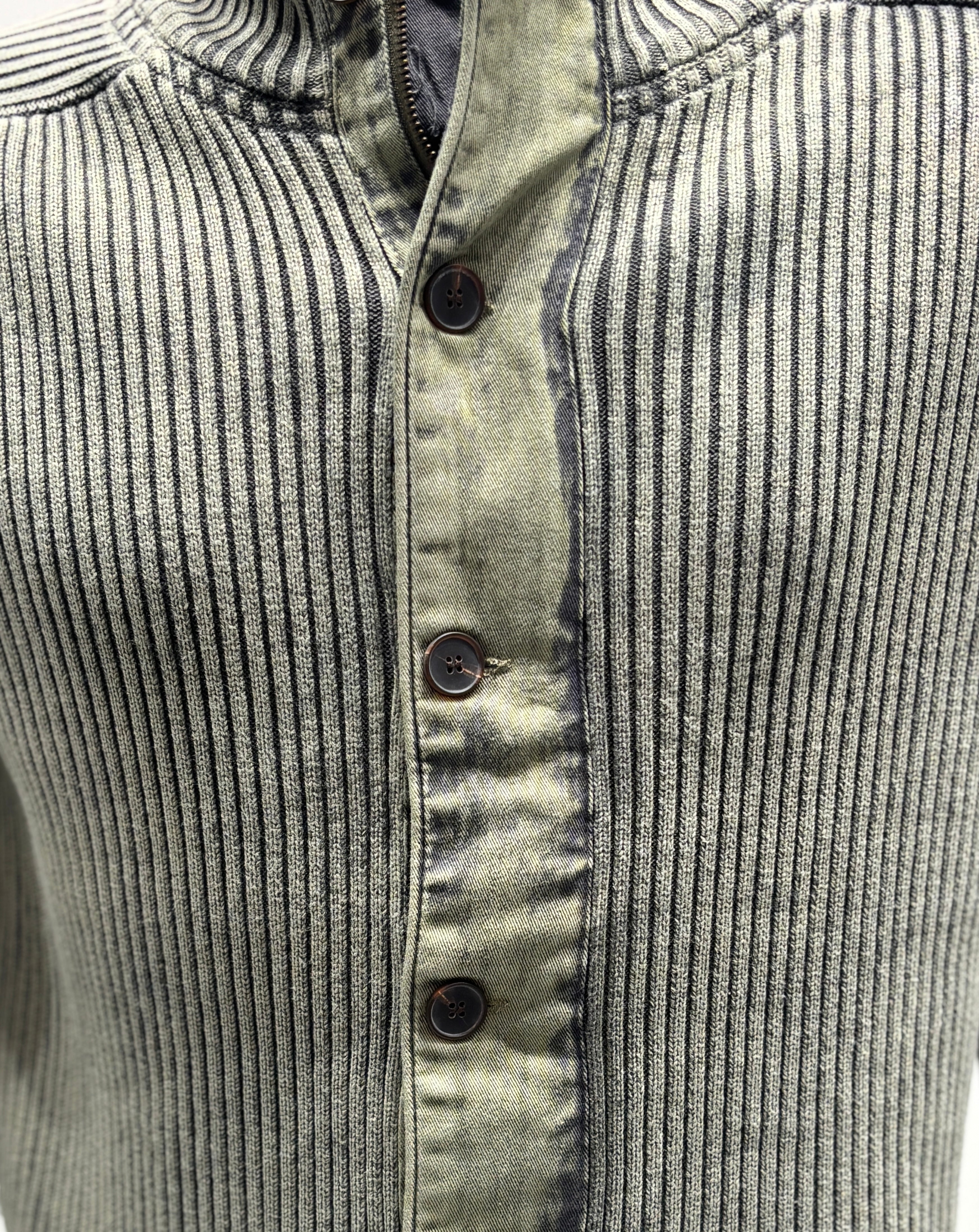 Stone wash Buttons and zippers sweater H002