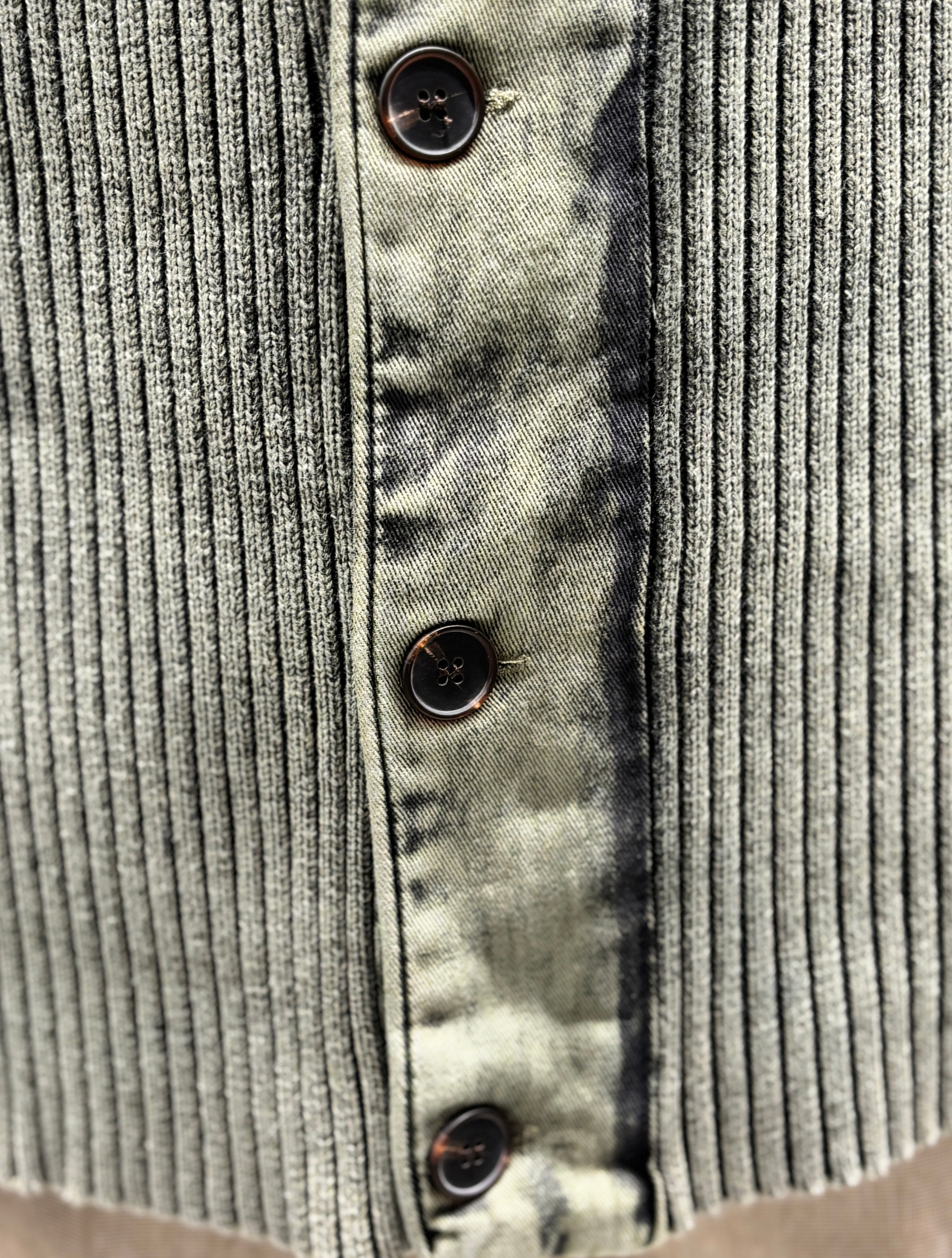 Stone wash Buttons and zippers sweater H002