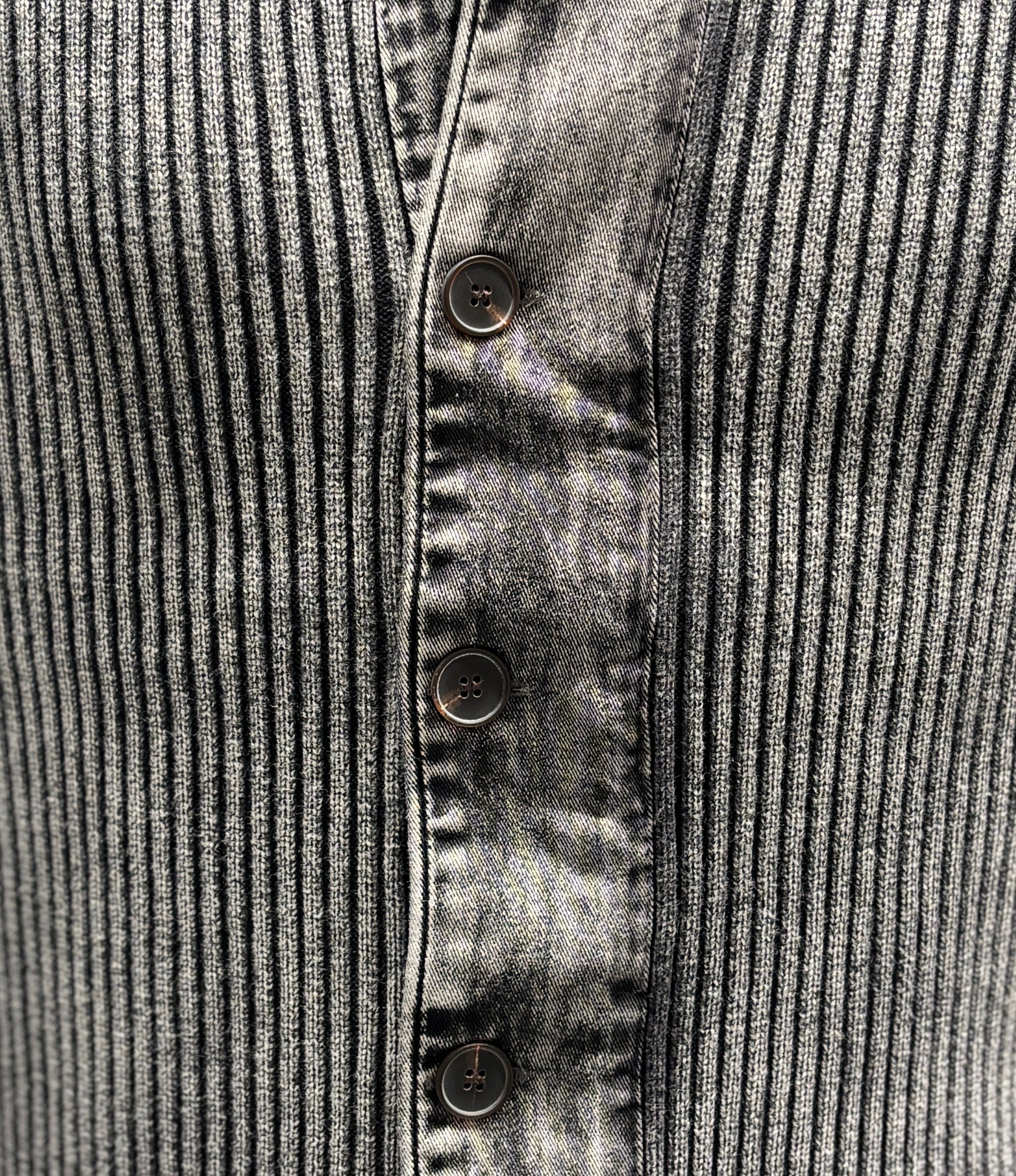 Stone wash Buttons and zippers sweater H002