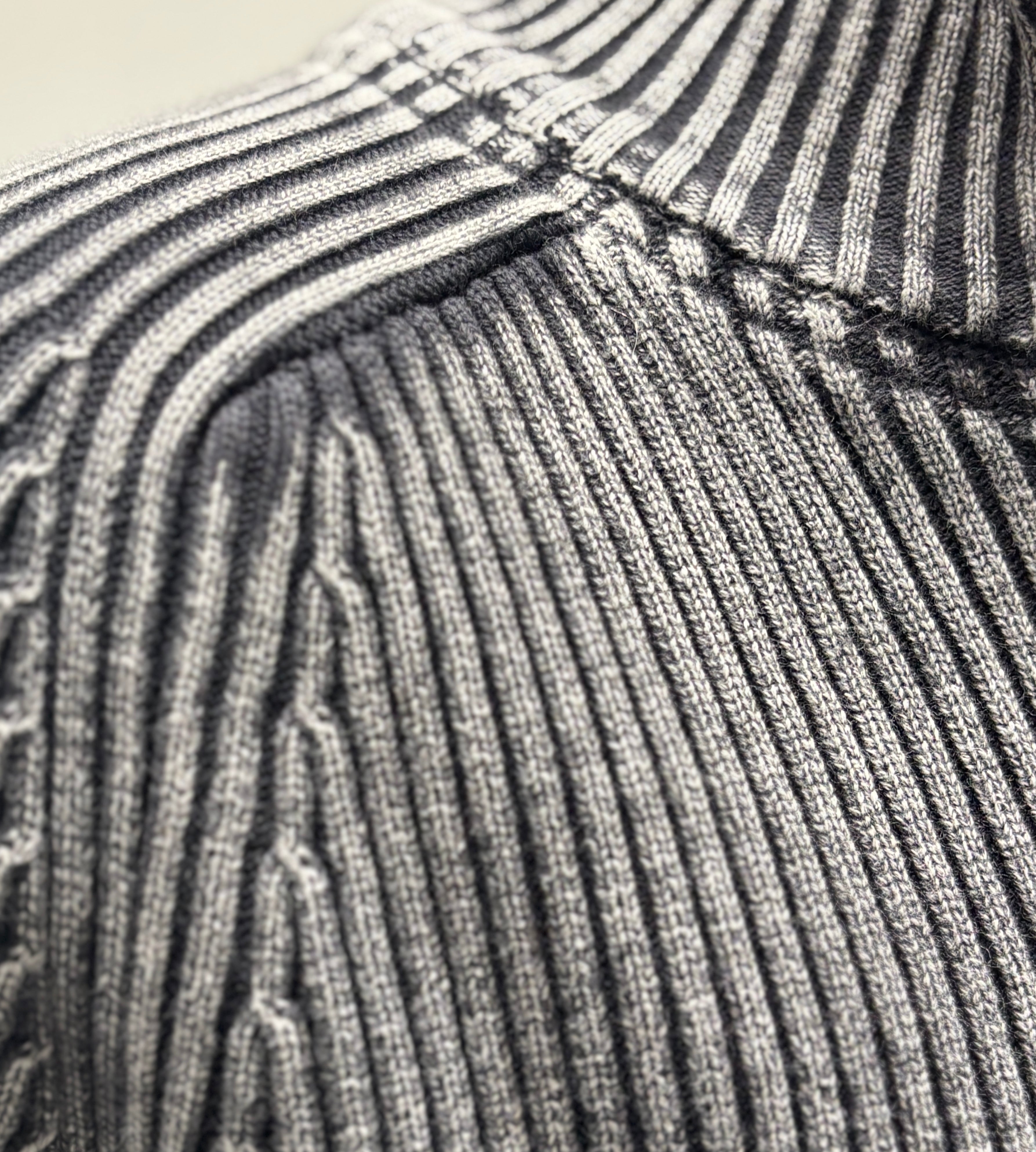 Stone wash Buttons and zippers sweater H002