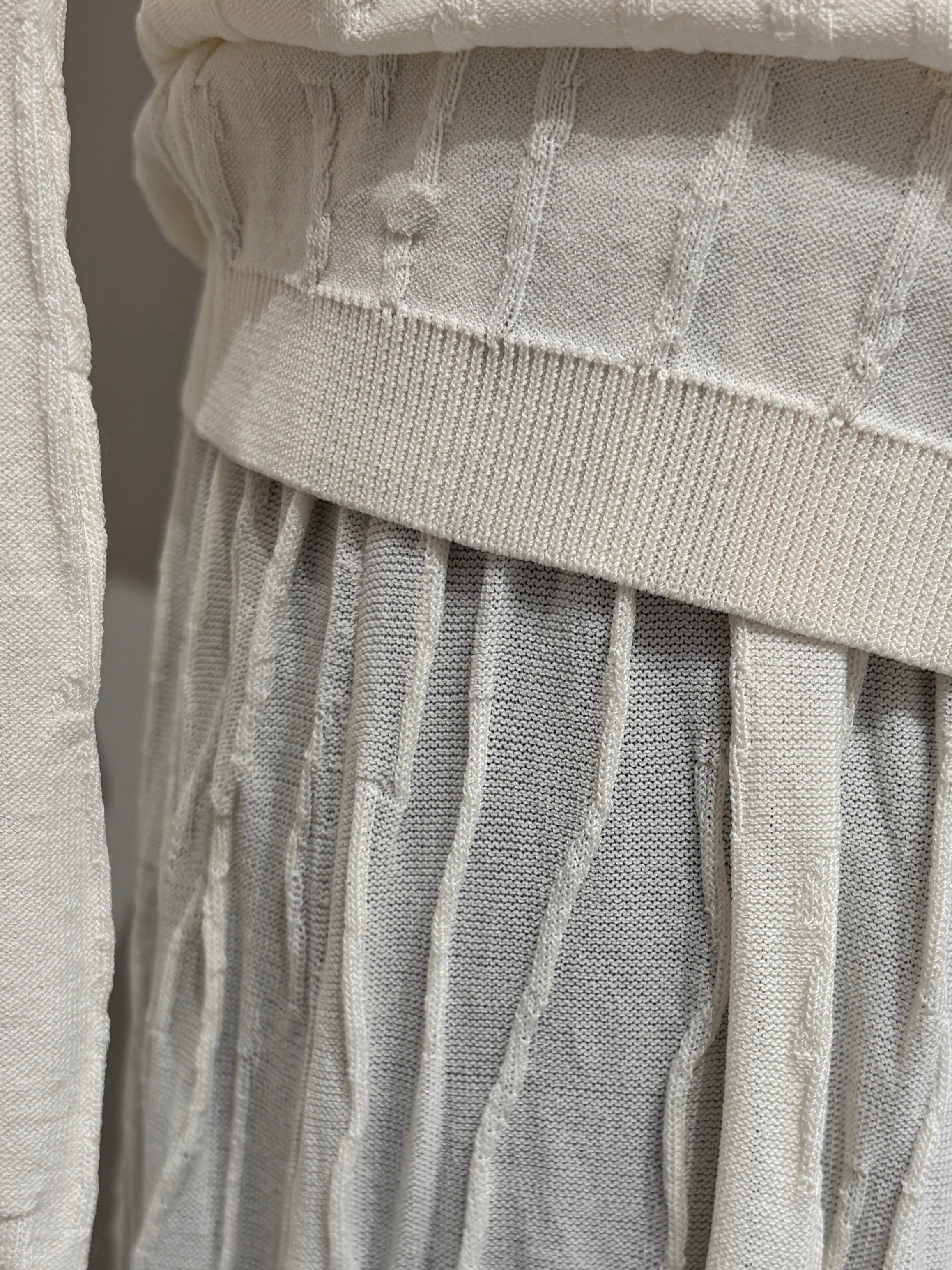 Spring/Summer Suit: Long-sleeved cardigan, camisole, long skirt, jacquard, women's sweater (14-gauge) 32211,32206