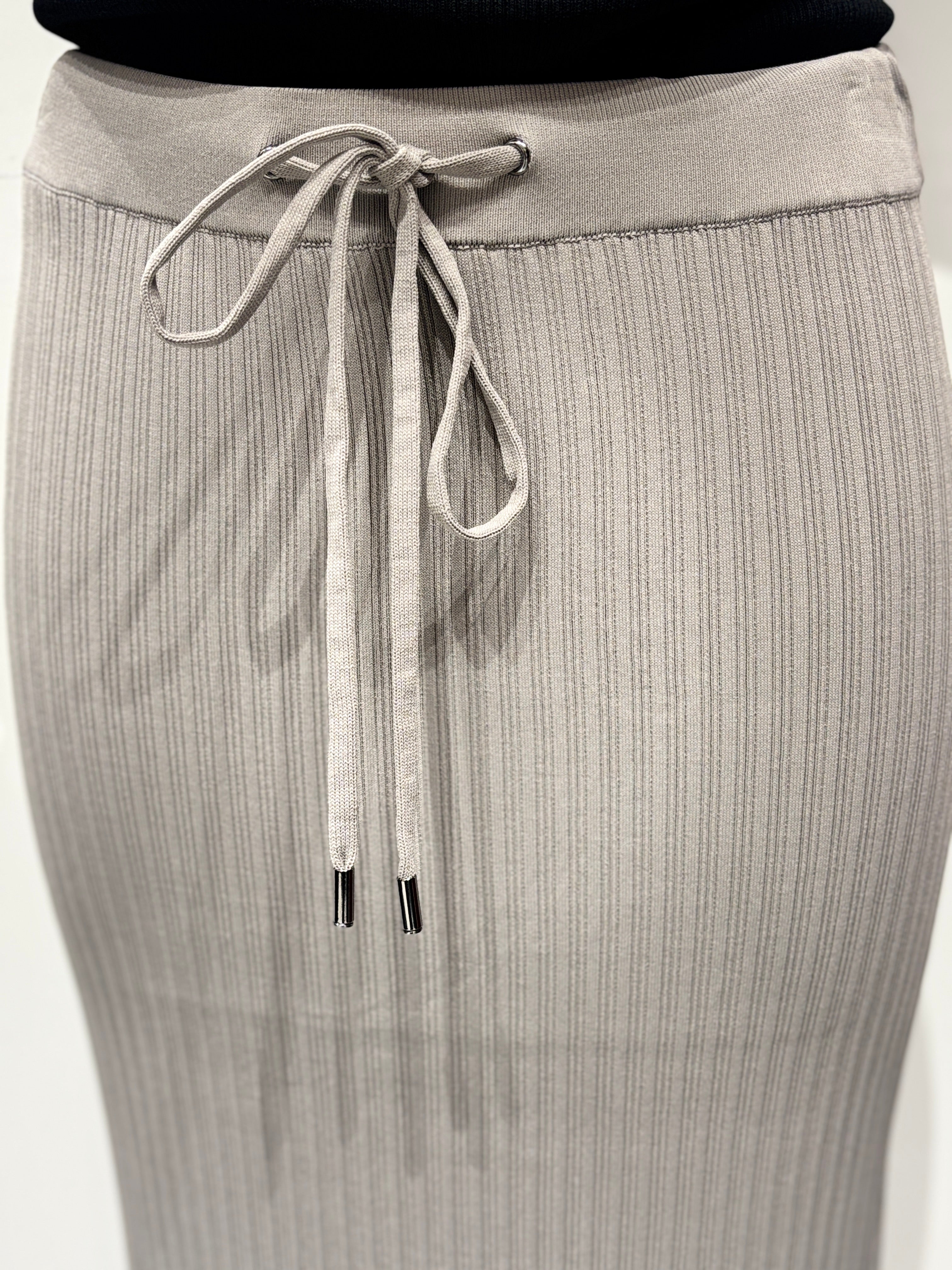 Knitted long pleated skirt 92088