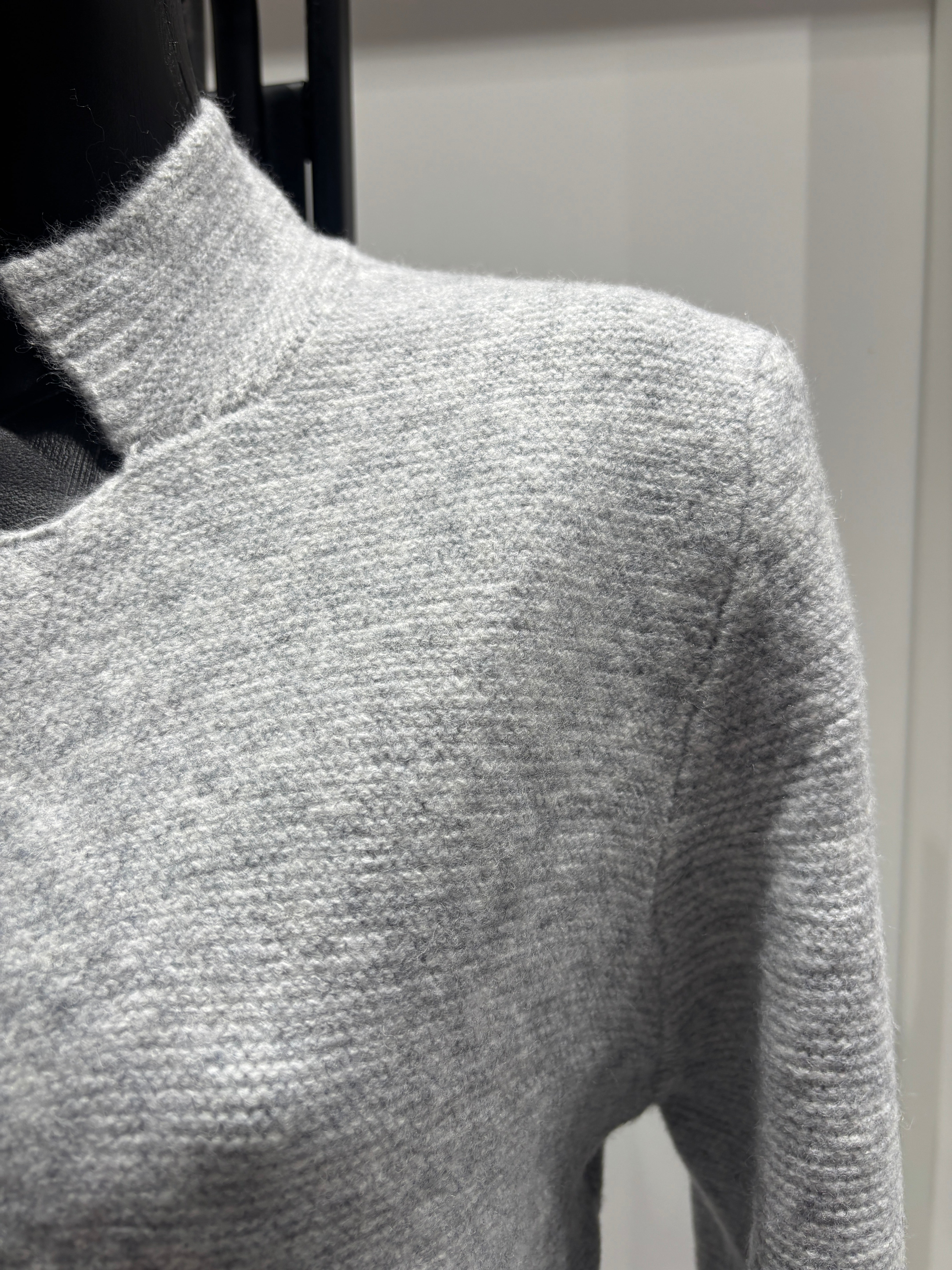 Sweaters, coats, and jackets for spring, autumn, and winter art.6087