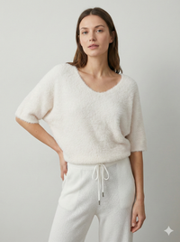 V-neck short-sleeved sweater with a comfortable, feather-like feel. art sy6020