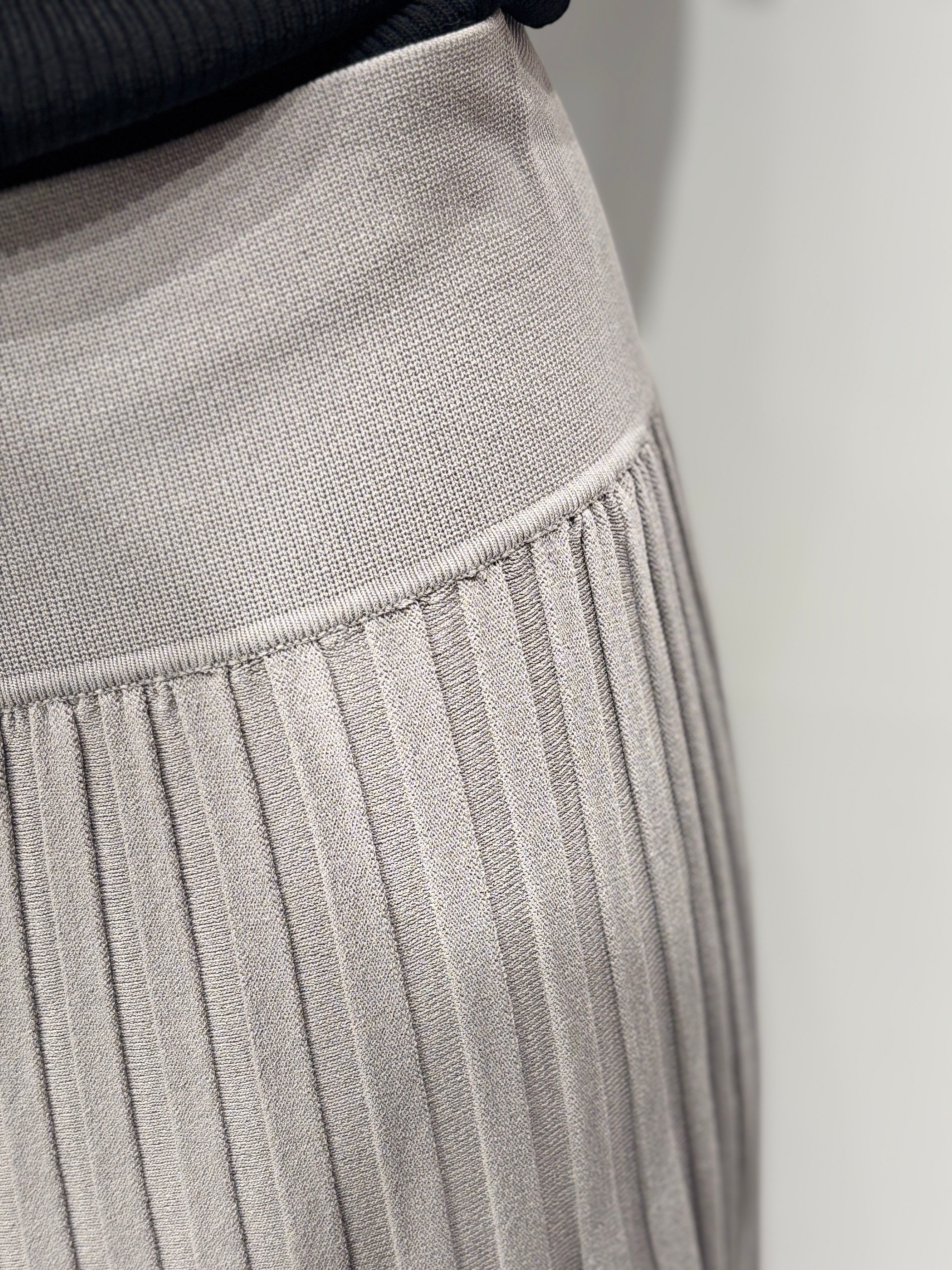 Knitted long skirt K16012